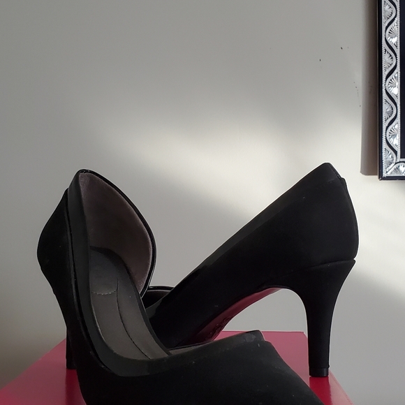 Shoes - Picture 3 of 6